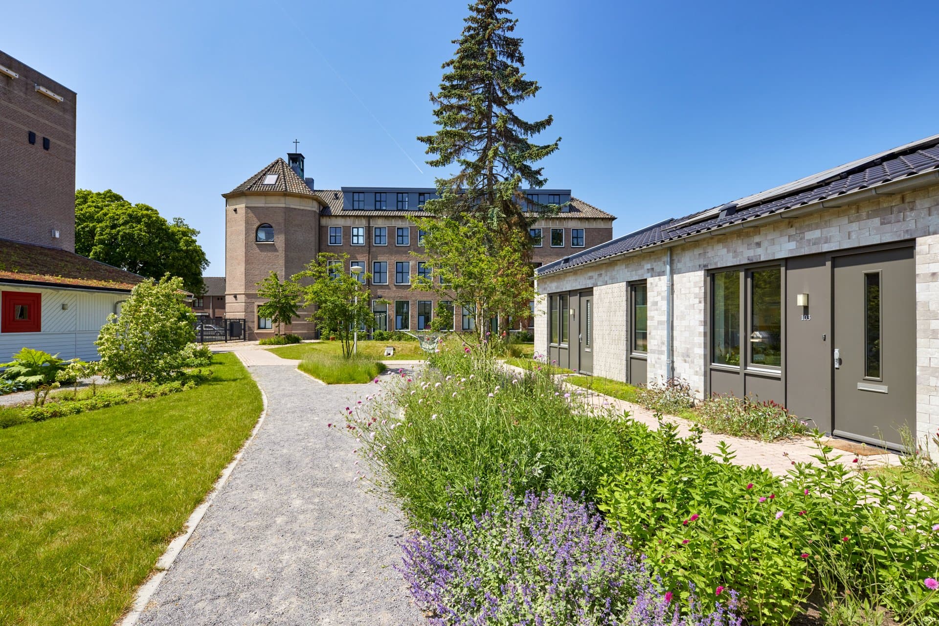 't Rondeel gebouw en binnentuin